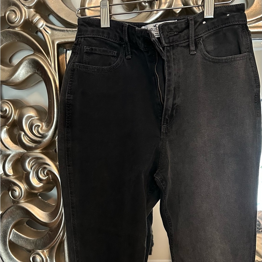 Hollister Curvy High Rise Mom Jean W26 L27